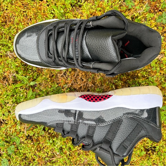 Jordan 11 Retro Low 72-10" Black/Gym Red-White-Sail - Picture 4 of 7